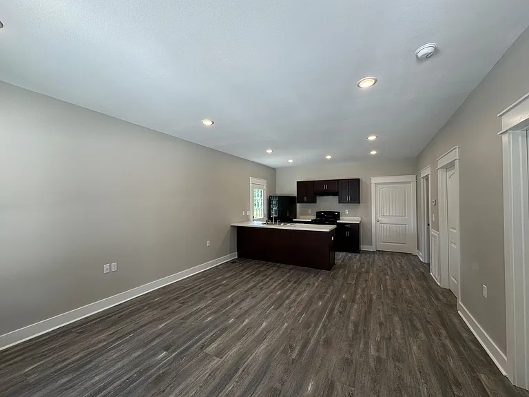 440 23rd St #B — Photo 2