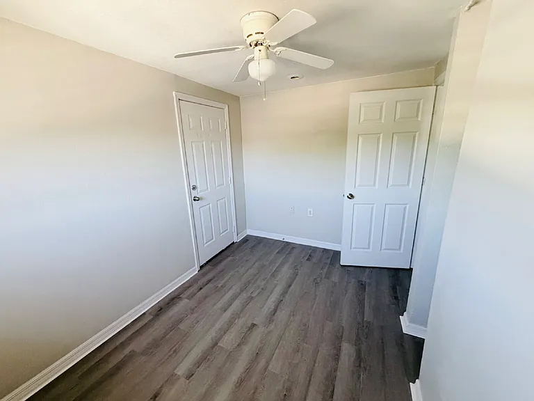 1002 Avenue E #4 — Photo 7