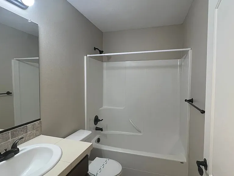 2641 NE 130th Ct — Photo 23