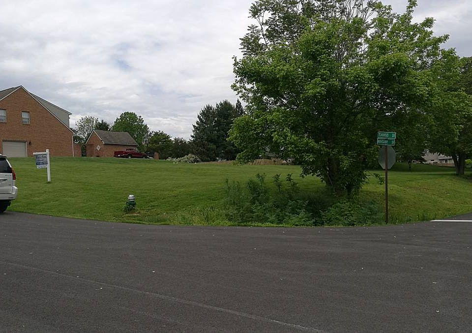 2nd image of 111 Mahogany Dr