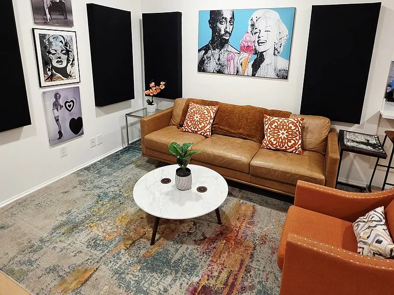 1230 N June St #114 — Photo 9