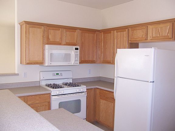 Beautiful kitchen - all appliances included