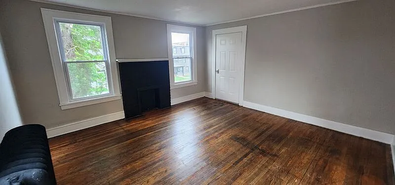 Building Photo - 44 Genesee St #3