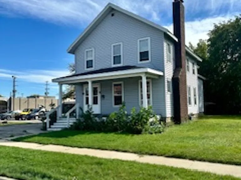 109 Milwaukee Ave W — Photo 2