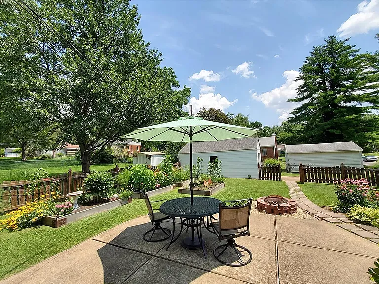 670 Selma Ave — Photo 2