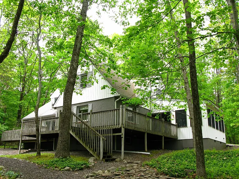 392 Hallowood Dr — Photo 4