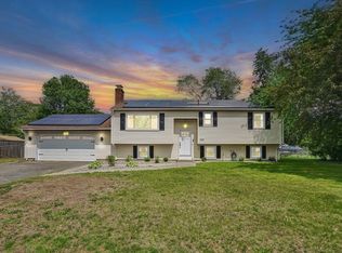 216 Pineview Cir, Agawam, MA 01001