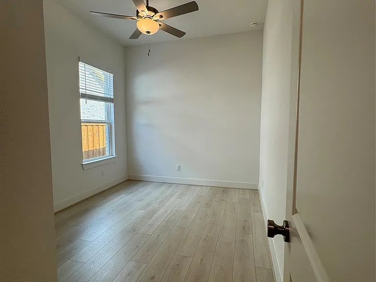 7129 Carriage Light Dr — Photo 13