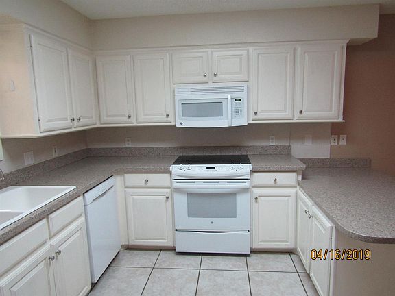 4th image of 610 Poplar St