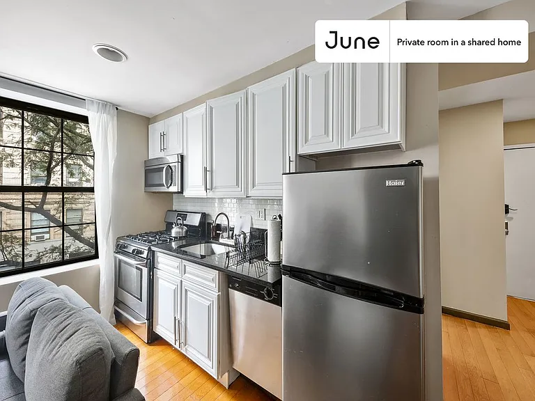 226 E 7th St #B — Photo 7