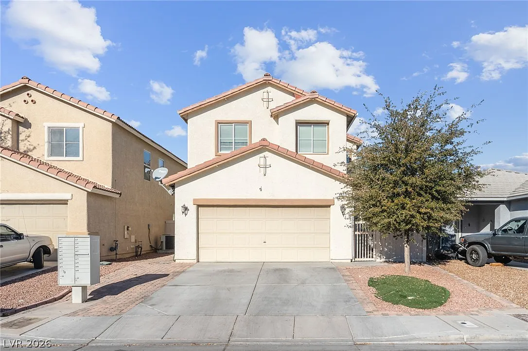 4 bed, 2.5 bath, 2009 sqft, $2,400 — Photo 1