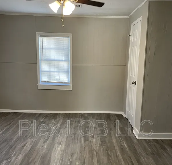 112 Oak Ln — Photo 3