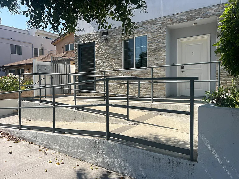 16423 Victory Blvd #5 — Photo 9