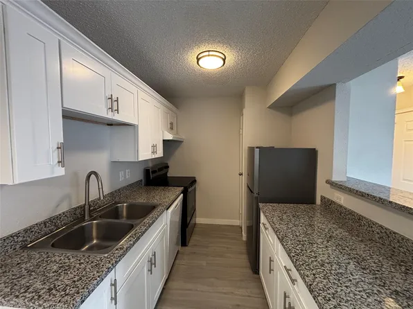 2750 Holly Hall St APT 1207, Houston, TX 77054