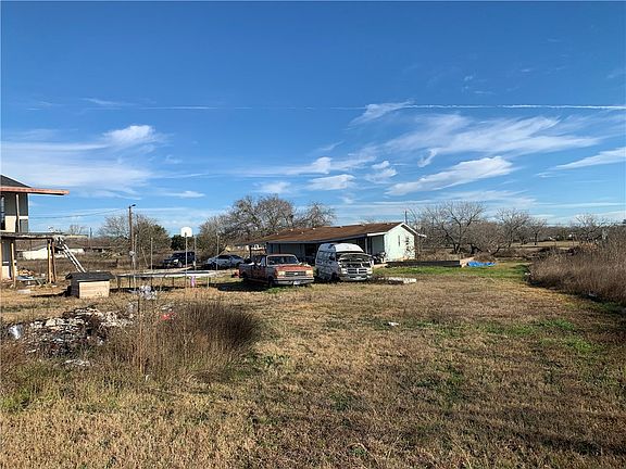 4th image of 121 Valerie Ln
