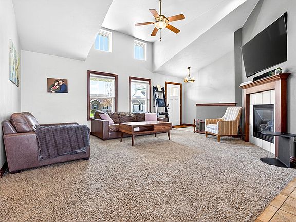 4th image of 4102 E Braeburn Dr