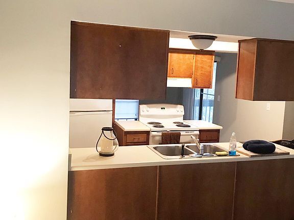 3rd image of 3608 Idlewild Cir