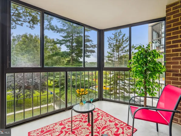 15107 Interlachen Dr #2-220, Silver Spring, MD 20906