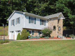 103 Sutton Park Rd, Poughkeepsie, NY 12603