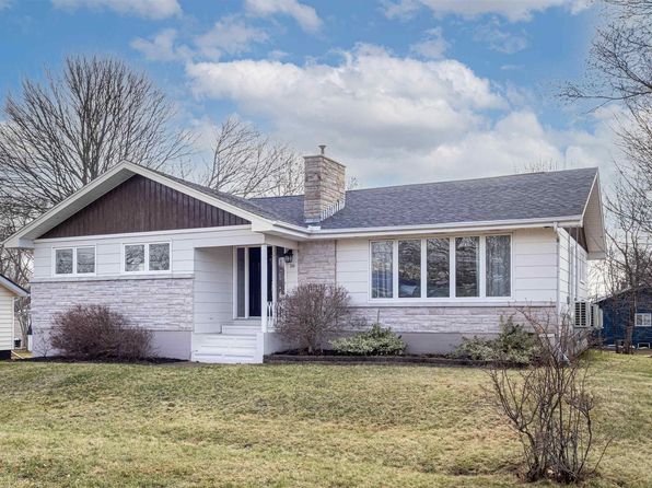 16 Donwood Dr, Charlottetown, PE C1A 5L2
