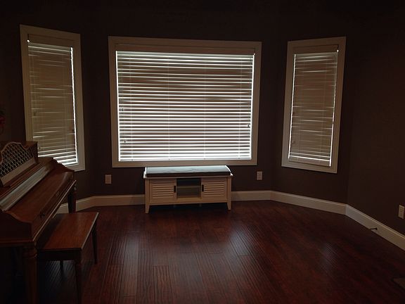 Dining area w/ door to deck