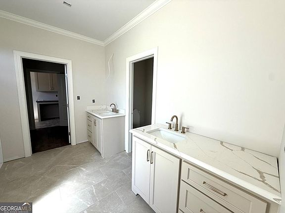 5th image of 1002 Bear Creek Rd