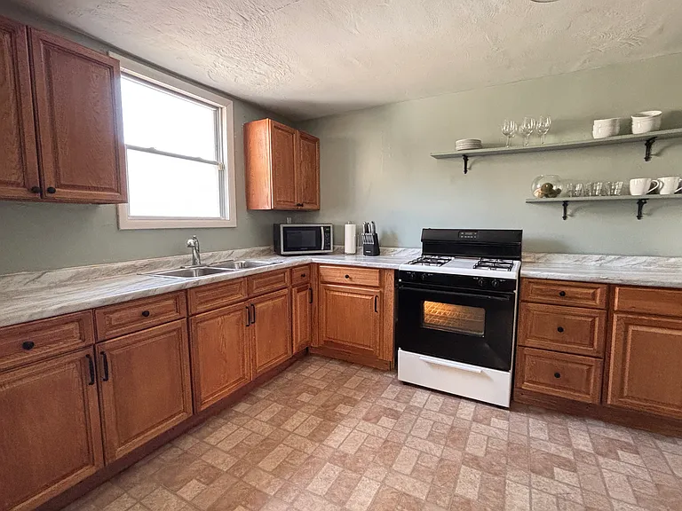 374 Butler St #3 — Photo 8