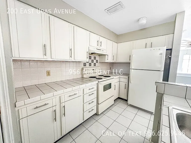 200 E Upas Ave — Photo 2