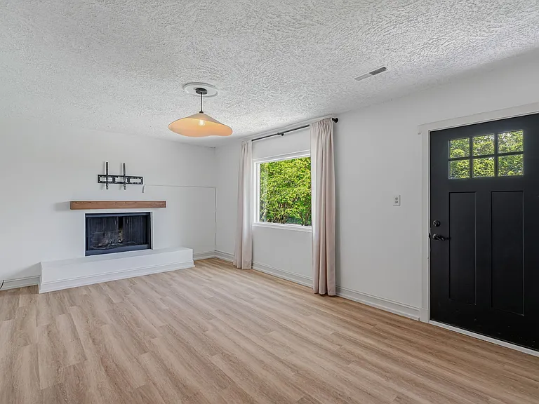 2531 Keystone Ave — Photo 5