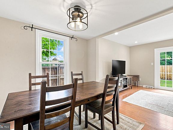 3rd image of 558 Windover Ave NW