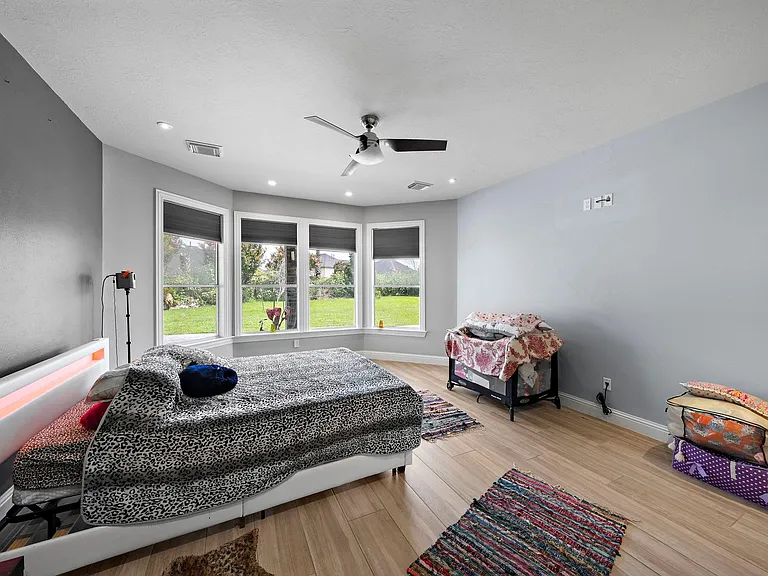 815 Arlington Ln — Photo 16