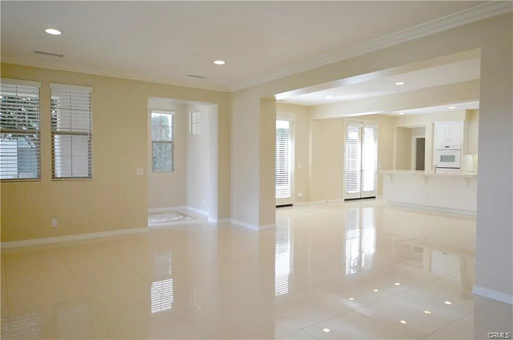 Building Photo - 105 Sanctuary