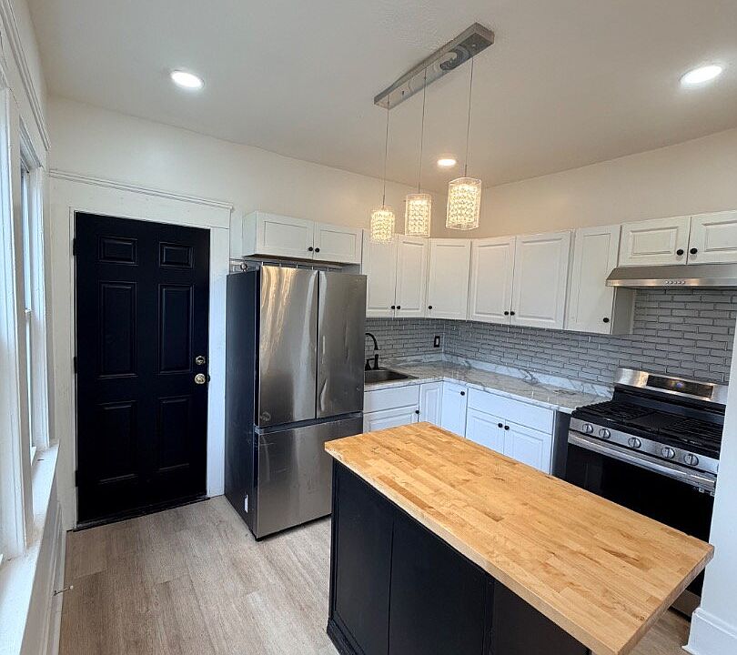 1st image of 10222 Parkgate Ave #1