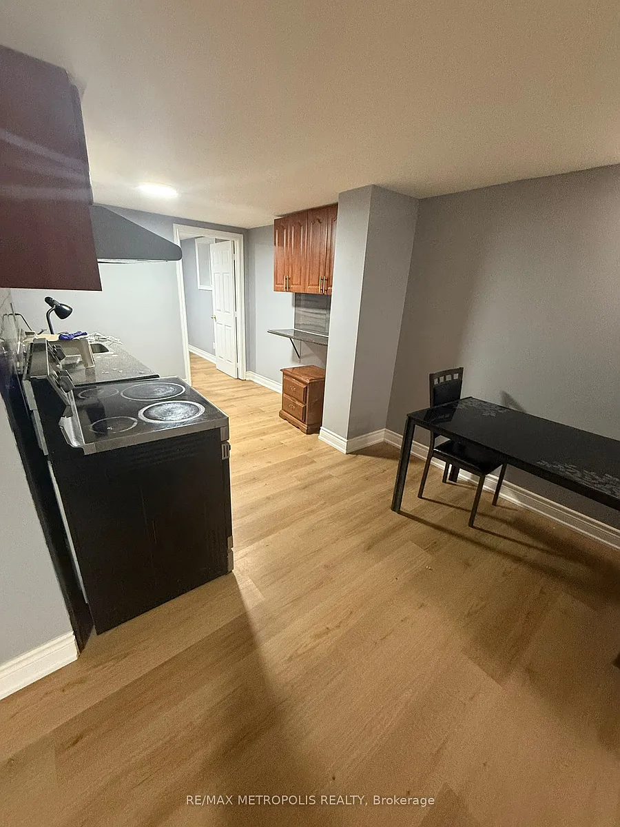 Building Photo - 51 William Honey Cres #BASEMENT