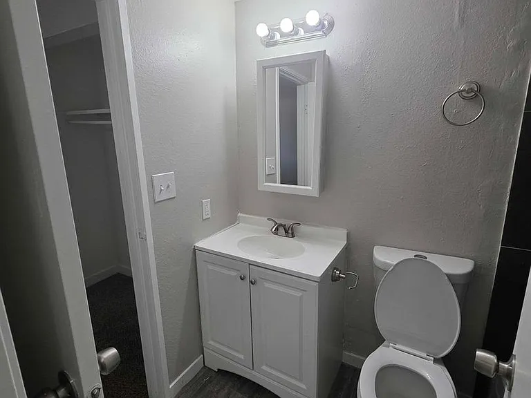 Sunstone Apartments — Photo 15