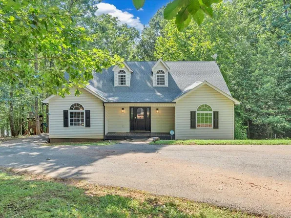 709 Forest Lawn Dr, Moneta, VA 24121