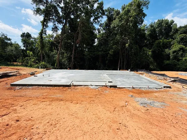 1905 Sandfort Rd, Phenix City, AL 36869