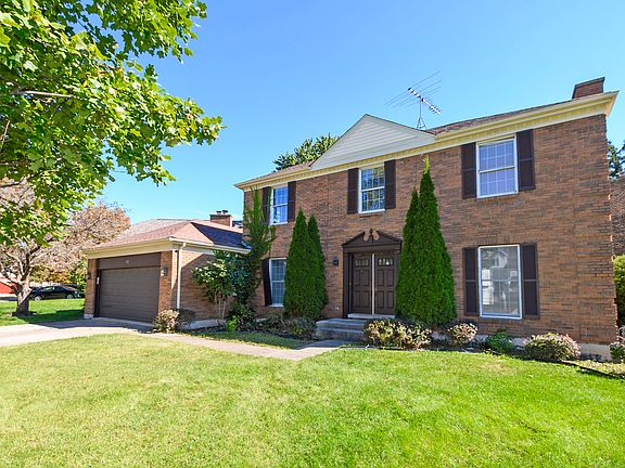 2nd image of 130 Westhampton Ct