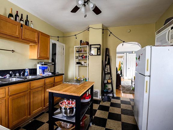 3rd image of 1619 N Warren Ave #1621
