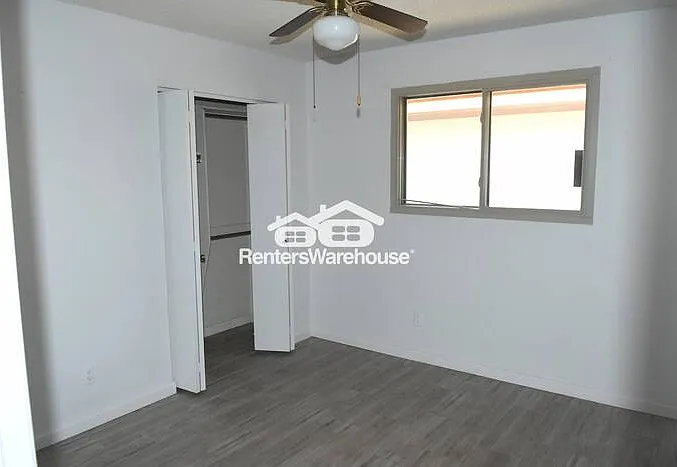 2926 W Northview Ave — Photo 10