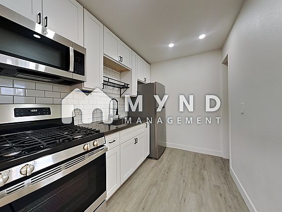 5th image of 2444 Connie Dr #2