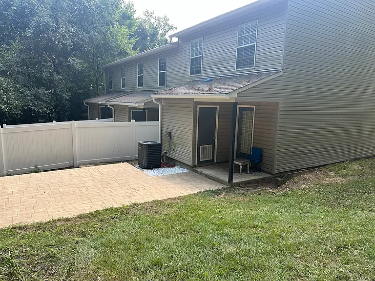 2052 Darnell Cir #B — Photo 11