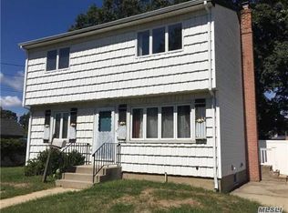 17 Alice Rd, West Islip, NY 11795