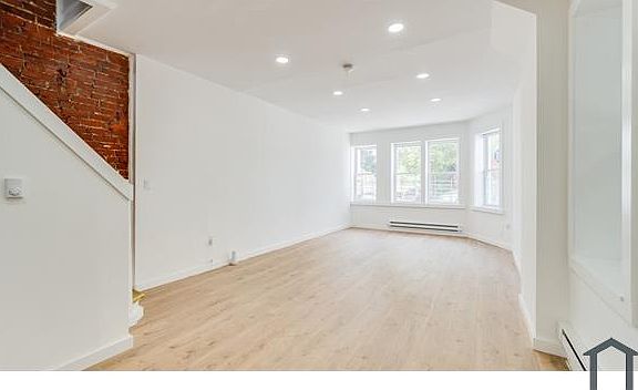 2nd image of 3137 N Hutchinson St