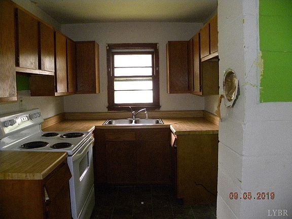 3rd image of 224 Chapel Ln