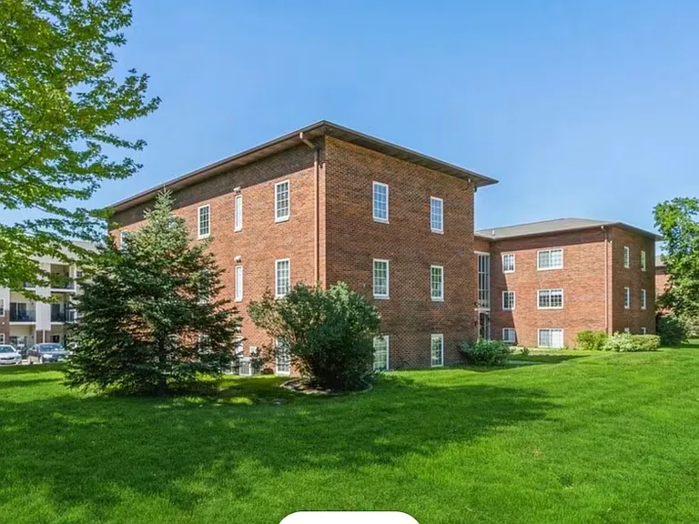 313 Grandview Ct — Photo 1