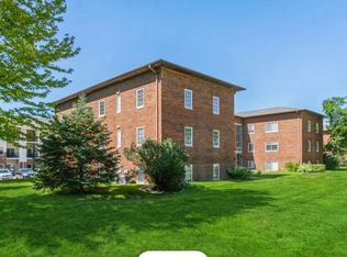 313 Grandview Ct, Iowa City, IA 52246