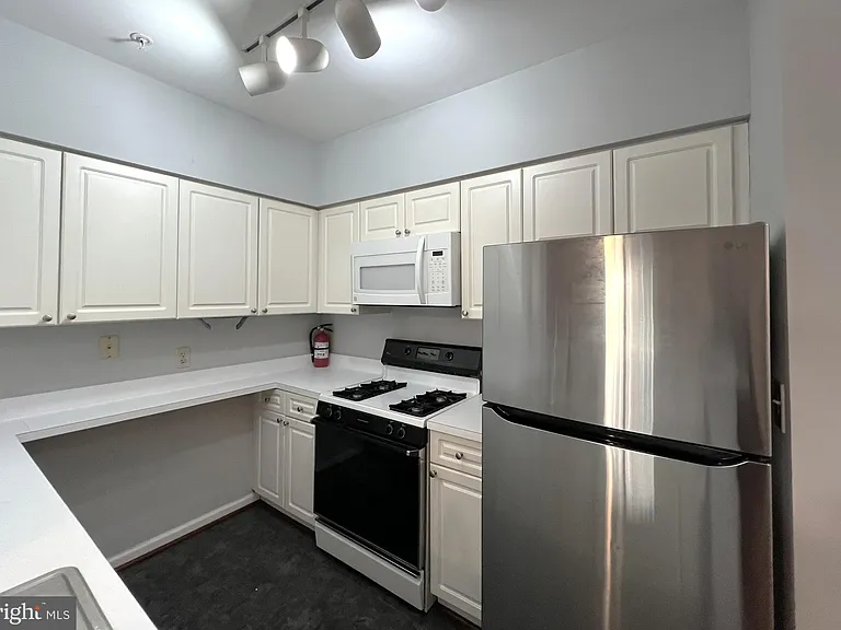 12919 Alton Sq #112 — Photo 11