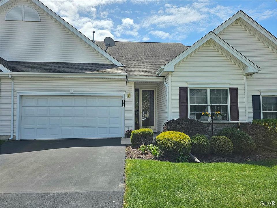 1st image of 6 Moor Dr