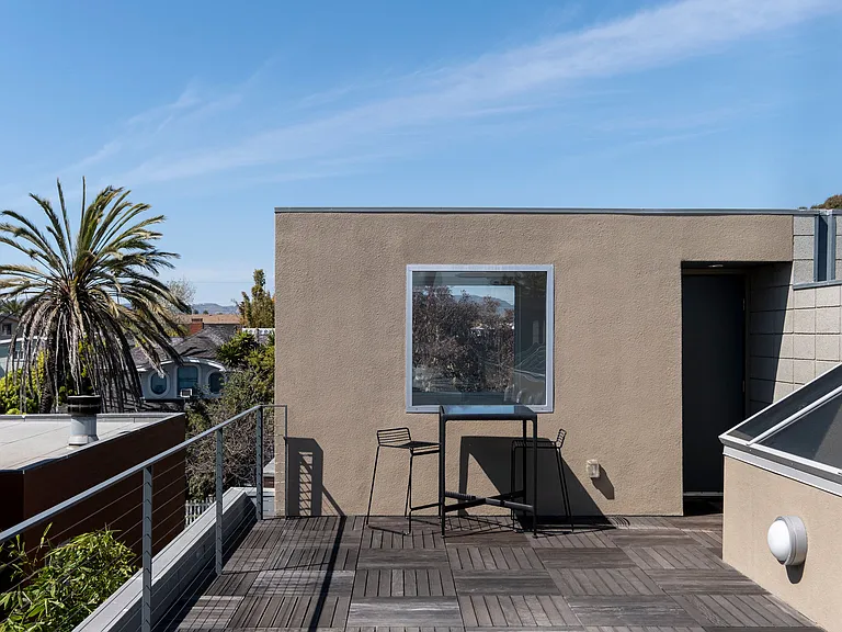 546 Broadway St — Photo 30